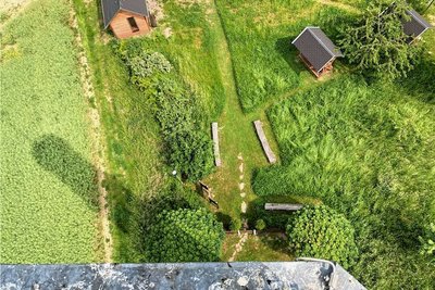 Dieser Blick bietet sich Besuchern des Aussichtsturms in Böhrigen von der Spitze des Bauwerks nach unten. 