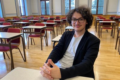 Lev Roth in der Aula des Goethe-Gymnasiums - das er jetzt für immer verlässt. „Wie sagt man so schön, jetzt steht mir die Welt offen.“