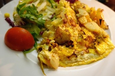 Praktische Resteverwertung: Ein Bauernfrühstück mit Ei und Kartoffeln ist schnell zubereitet.