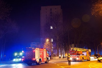 Im Einsatz waren neben der Feuerwehr Chemnitz, die den Brand löschte, Notärzte und Polizei.