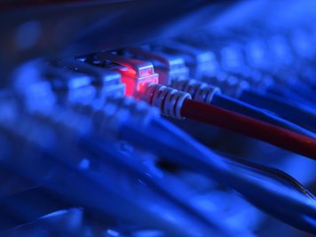            Die Polizei hat Drahtzieher von Cyberangriffen auf Unternehmen identifiziert.