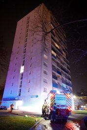 In diesem Mehrfamilienhaus ist das Feuer ausgebrochen.