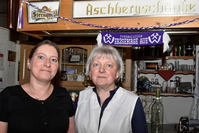 Brigitte Dörfler führt den Gasthof in dritter Generation seit 1994, Tochter Katrin steht ihr seit 2000 zur Seite.