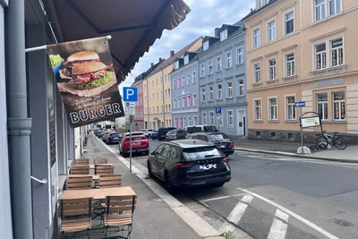 Bahnhofstraße: Dort, wo sich viele Jahre lang “Speedy’s Speisekammer“ befand, ist jetzt ein Burger-Laden drin.