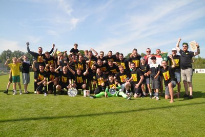 Der Oelsnitzer FC ist Meister der Fußball-Erzgebirgsliga 2024/25.
