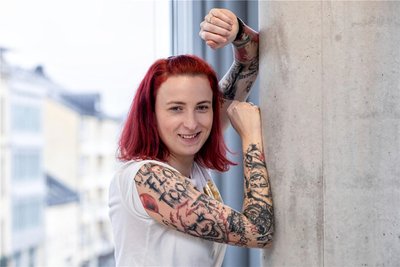 Lange Zeit trug Eyleen Rymek-Neef Kleidung, die ihre Tattoos verbargen.