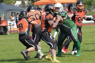 Auf Rebels-Quarterback Tobias Seidel (am Ball) wartet eine sportlich harte Aufgabe an der polnischen Grenze.