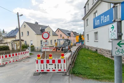 Die Baustelle an der Straße Am Plan in Thalheim.
