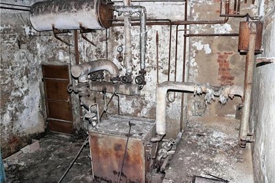 Das alte Gefängnis in Oederan war schon Schauplatz der Lost-Places-Fotografie. Hier die Heizungsanlage. 