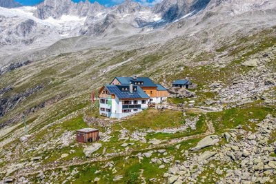 In der Plauener Hütte traf Winkelmann schon öfter den Lokalmatador Peter Habeler. Der bestieg im Jahr 1978 zusammen mit Reinhold Messner erstmals ohne zusätzlichen Sauerstoff den Mount Everest.