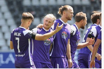 Sein Tor war zu wenig: Marvin Stefaniak (2. von links) traf sehr früh zur Auer Führung. Am Ende hieß es für den FCE in Freiburg aber nur 1:1. Foto: Picturepoint