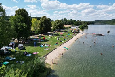 Im Strandbad der Koberbachtalsperre beginnt am Samstag die Saison mit einem Kinderfest.