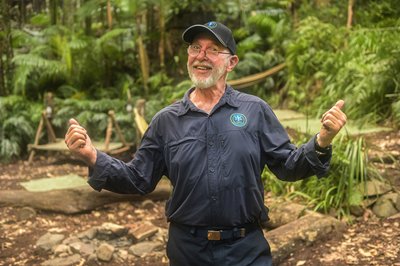 Dr. Bob, der Mann dem die Stars vertrauen. Er ist quasi der Sicherheitschef der Show "Ich bin ein Star - Holt mich hier raus!"  