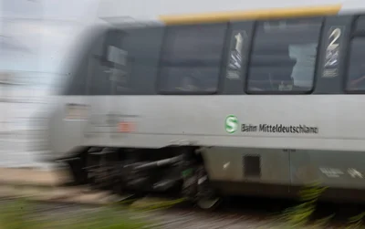 Nach einem Buntmetalldiebstahl im Raum Bitterfeld gabs auf mehreren Bahnstrecken zu Ausfällen und Verspätungen. (Symbolbild) 