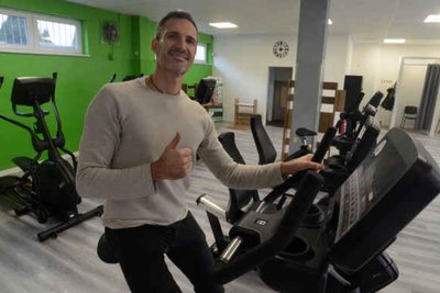 Betreiber Sven Plänitz im neuen Fitnessstudio.