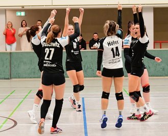 Achterbahnfahrt der Gefühle: Die Wildcats haben ihren "Niederlagen-Fluch" durchbrochen. Gegen die Shatterhands Radebeul fuhren die Reichenbacherinnen haarscharf ihren ersten Saisonsieg ein. 