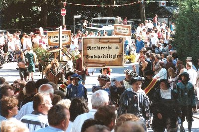 Der Festumzug war im August 2000 ein Höhepunkt der 850-Jahr-Feier von Schwarzenberg. Zum 875-jährigen Bestehen 2025 soll es über das ganze Jahr verteilt Veranstaltungen geben, die dem Jubiläum gewidmet sind.