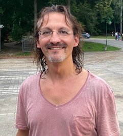 Sieht gar nicht aus wie Edwin von und zu Lippert-Weylersheim: Tenor Frank Unger nach der Vorstellung.