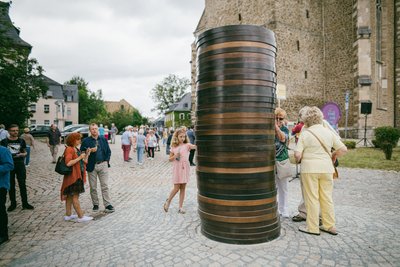 „Coin Stack 2“ von Sean Scully in Schneeberg.