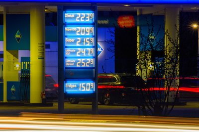 Tanken ist für Autofahrer im Erzgebirge derzeit ein eher unerfreuliches Erlebnis. Seit Beginn des Iran-Kriegs haben die Preise stark angezogen.