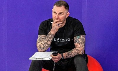 Aues Ringer-Coach Björn Schöniger muss sich mental sammeln: Bei der deutschen Meisterschaft der U 14 hat er sechs Eisen im Feuer. 