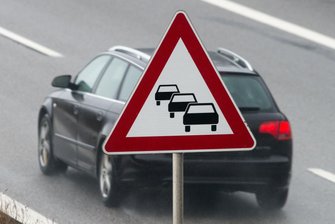 100.000 Euro Schaden nach Lkw-Unfall bei Hirschfeld - 