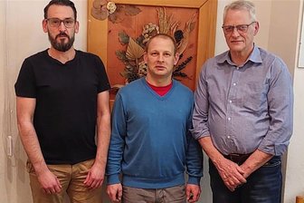 100-jähriger Züchterverein im Erzgebirge: Nach Jubiläumsjahr gibt’s einen Generationswechsel - Dem neuen Vereinsvorsitzender Kay Beyreuther (M.) stehen Bernd Salzer (r.) und Martin Kunzmann zur Seite.