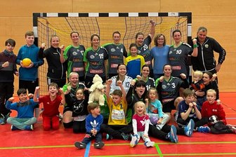 100 Jahre Handball: Der HV Oederan feiert ein Jahrhundert Handballgeschichte - Schon 2024 spielte eine Freizeitmannschaft für den HV Oederan.