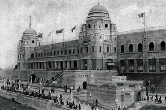 100 Jahre Wembley-Stadion: Die Kathedrale des Fußballs - Das Wembley-Stadion mit den beiden markanten Zwillingstürmen 1923 auf einer Postkarte der British Empire Exhibition.