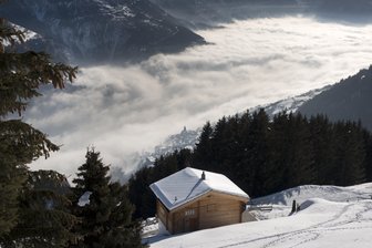 100 Retter kämpfen 13 Stunden lang um Zweijährige in Felsspalte - Blick von der Riederalp in den Schweizer Alpen.