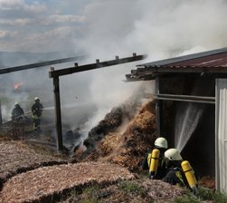 Strohballen in Brand 