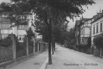 1000 Seiten Chronik über Augustusburg - Eine historische Ansicht aus der Waldstraße. Den Fotografen konnten die Ansichtskartensammler nicht ermitteln.