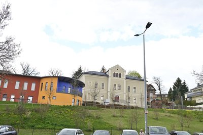 Der Parkplatz der Kita Sperkennest ist jetzt beleuchtet.