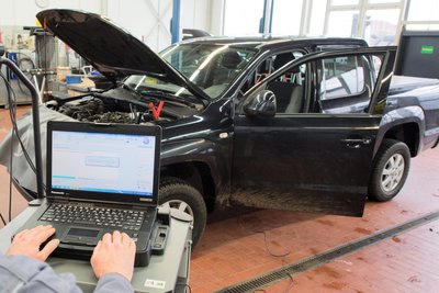 Bei vielen Autos wurde die Software erneuert. Das Auto ist dennoch mit einem Mangel behaftet.