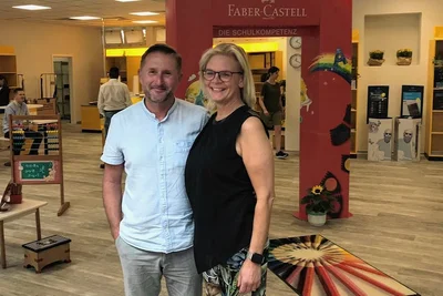Anke und Uwe Krause in der neuen Postfiliale in der Gerberpassage am Freiberger Untermarkt.