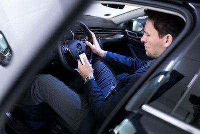 Der Vergleich von Spritpreisen mit Hilfe von Tank-Apps kann Autofahrern einiges an Geld sparen.