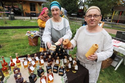 Beim Landbumml im Naturbad Niederwiesa gibt es traditionell hergestellte Waren.