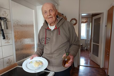 Das Leibgericht des Jubilars: Sauerkraut mit Leinöl, Zwiebel und Kümmel.