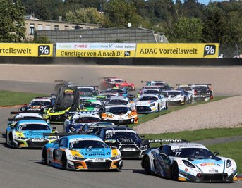 Im Starterfeld der ADAC-GT-Masters liefern sich Autos mit mehr als 500 PS unter der Haube ein hartes Rennen. 