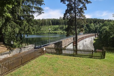 Die Talsperre Einsiedel war bei Inbetriebnahme 1894 die erste Talsperre im Königreich Sachsen.