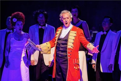 Musical-Star Chris Murray sang gemeinsam mit dem Opernchor des Theaters Plauen-Zwickau.