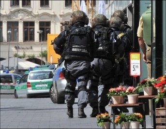 Eine Geiselnahme in einer H&M-Filiale in der Leipziger Innenstadt ist unblutig zu Ende gegangen. Das Motiv des 41-jährigen Geiselnehmers könnten gesundheitliche Probleme sein.