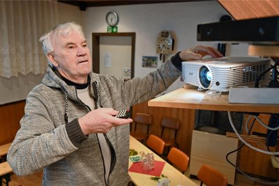 Im Schnitzerheim Auerbach ist ein Fernsehbeitrag des DDR-Fernsehfunks von 1954 aufgeführt worden. Joachim Siegert führte den Streifen vor.