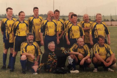 Diese Stadtratsauswahl mit Rainer Sobotka als Torwart spielte in den 1990er-Jahren gegen das Team aus Frankenberg.