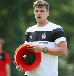 Trainer Torsten Ziegner will mit Zwickau die Klasse halten.