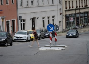 Weitere Querungshilfen - wie hier auf der Wolkensteiner Straße - sollen Fußgängern mehr Sicherheit bieten.