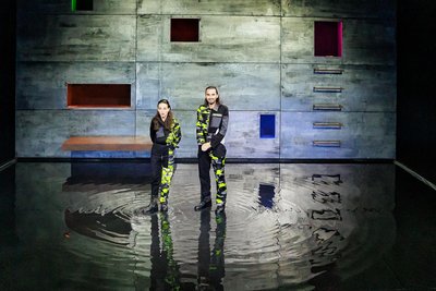 Sophie Hess und Philipp Andriotis in „Big Guns“.