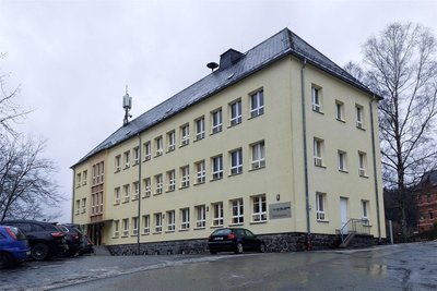 Hier werden die Instrumente gebaut: Das Gebäude der Mundharmonika-Manufaktur C. A. Seydel in Klingenthal.