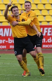 Filip Sajbidor (links) erzielte gestern für den VFC Plauen den Treffer zum 2:2. Mit ihm freut sich Jack Schubert. 