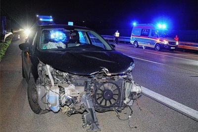 Der erheblich beschädigte Citroen.